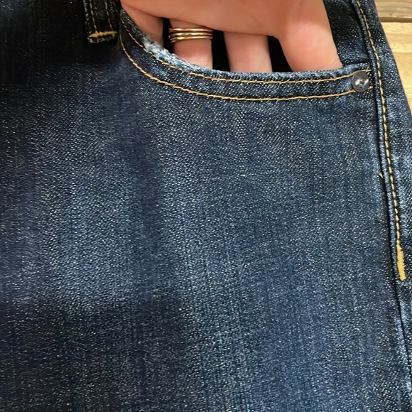 GAP 1969 size 10 Average Dark Wash Cut-off/ Cuffed High-rise 6”-8” Denim Shorts - Picture 6 of 12